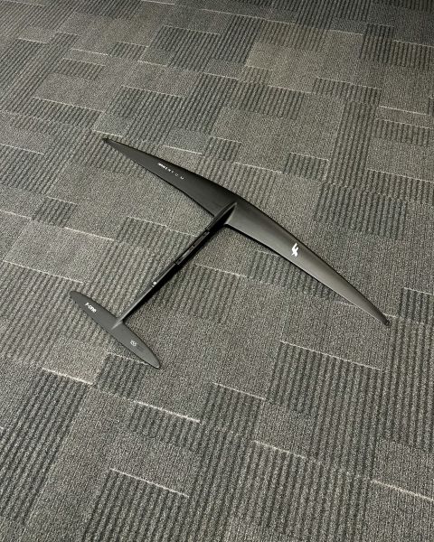 Momentum 916 Carbon Plane