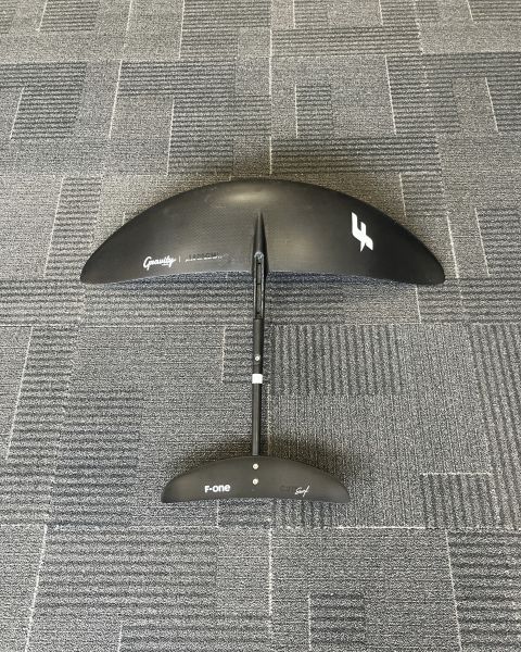 Gravity Carbon 1800 Plane.