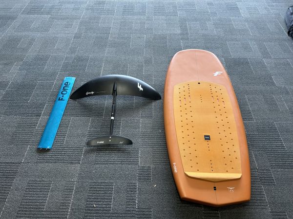 Rocket Wing V2 105 + Gravity 1800 foil.