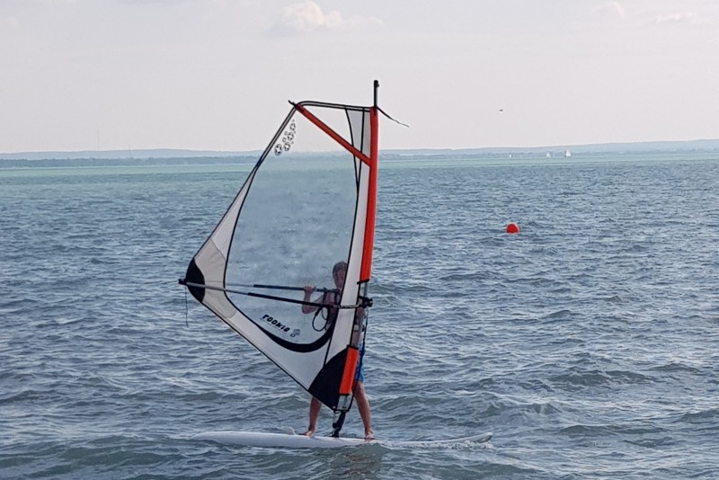 kezdő windsurf kölcsönzés